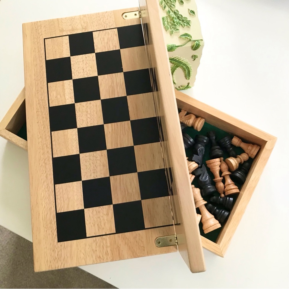 ✴️Chess Portable Hardwood Folding Box, Chess Board and Chess Pieces, Unique